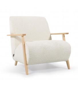 Кресло Meghan из белой ткани букле с ножками из массива ясеня